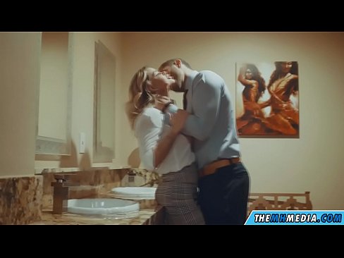 ❤️ Kiedy biuściasta blondynka uwodzi cię w publicznej toalecie ❤️❌ Beautiful porn at us ❌